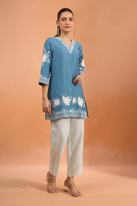 Naintara Bajaj_Teal Embroidery V-neck Kurta _at_Aza_Fashions