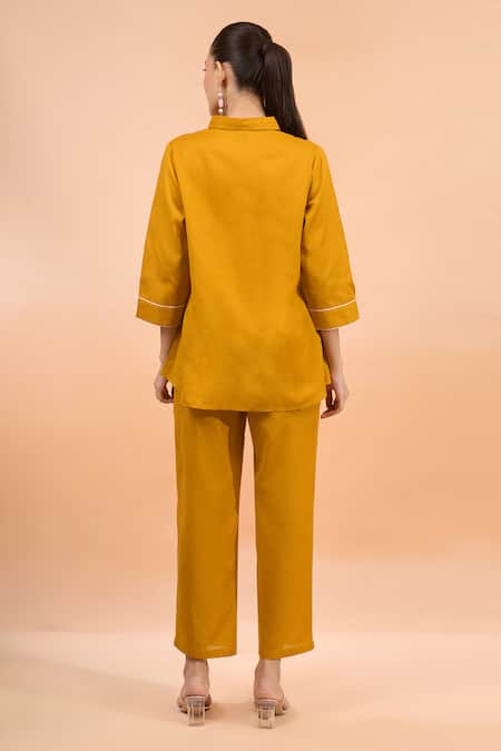 Naintara Bajaj Embroidered Cotton Linen Kurta & Pant Set 