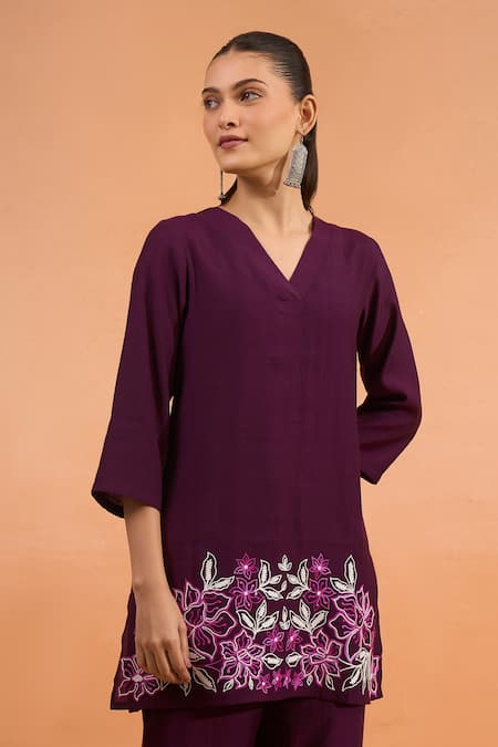 Naintara Bajaj_Wine Silk Embroidery V-neck Floral Kurta And Pant Set _at_Aza_Fashions