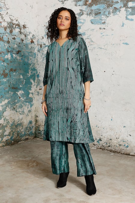 Saksham & Neharicka Green Cotton, Silk Embroidery Split V-neck Breshna Printed And Kurta Set Online at Aza Fashions Saksham & Neharicka_Green Cotton, Silk Embroidery Split V-neck Breshna Printed And Kurta Set _Online_at_Aza_Fashions