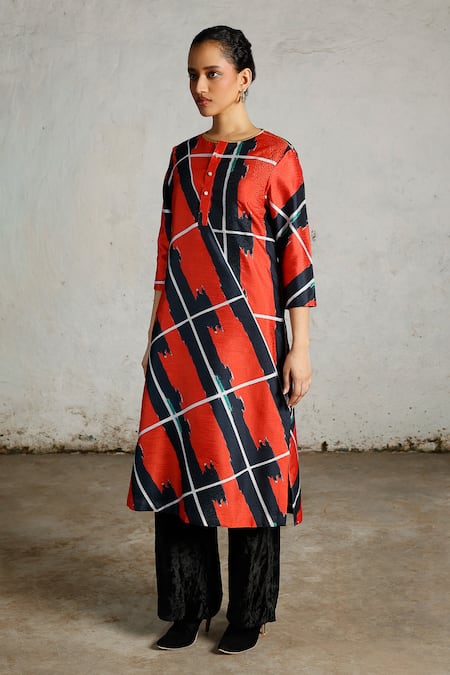 Buy Saksham & Neharicka Red Dupion Embroidery Round Neck Vesuvius Printed And Kurta Online at Aza Fashions Buy_Saksham & Neharicka_Red Dupion Embroidery Round Neck Vesuvius Printed And Kurta _Online_at_Aza_Fashions