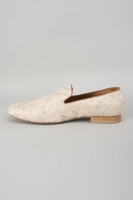 SALIL BHATIA_Ivory Zari, Metallic Thread, Sequins, Embroidery Taj Mahal Embellished Loafers _Online_at_Aza_Fashions