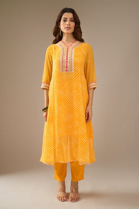 Buy_Samyukta Singhania_Mustard Georgette, Shantoon, Chiffon Embroidery, Leheriya Pattern Kurta Set _Online_at_Aza_Fashions