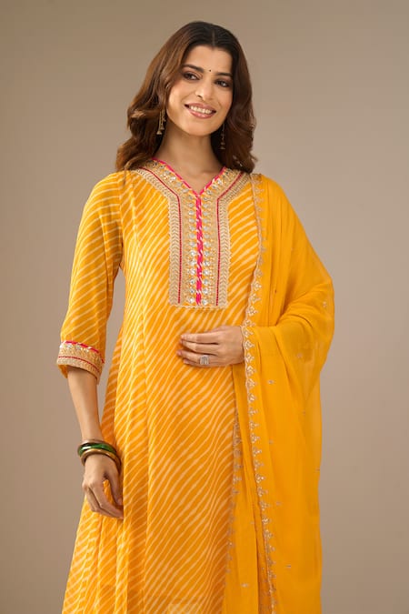 Samyukta Singhania_Mustard Georgette, Shantoon, Chiffon Embroidery, Leheriya Pattern Kurta Set _at_Aza_Fashions
