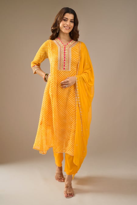 Buy_Samyukta Singhania_Mustard Georgette, Shantoon, Chiffon Embroidery, Leheriya Pattern Kurta Set _at_Aza_Fashions