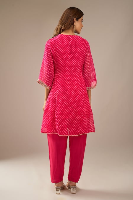 Shop Samyukta Singhania Fuchsia Georgette, Shantoon, Chiffon Embroidery, Sequins Mothra Kurta Set at Aza Fashions Shop_Samyukta Singhania_Fuchsia Georgette, Shantoon, Chiffon Embroidery, Sequins Mothra Kurta Set _at_Aza_Fashions