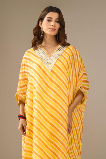 Samyukta Singhania_Yellow Organza, Shantoon Mirrors, Zari V-neck Leheriya Pattern Kaftan And Pant Set _Online_at_Aza_Fashions
