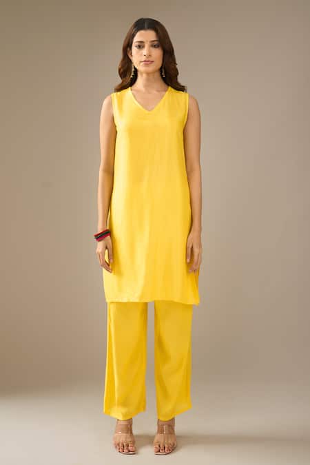 Buy_Samyukta Singhania_Yellow Organza, Shantoon Mirrors, Zari V-neck Leheriya Pattern Kaftan And Pant Set 