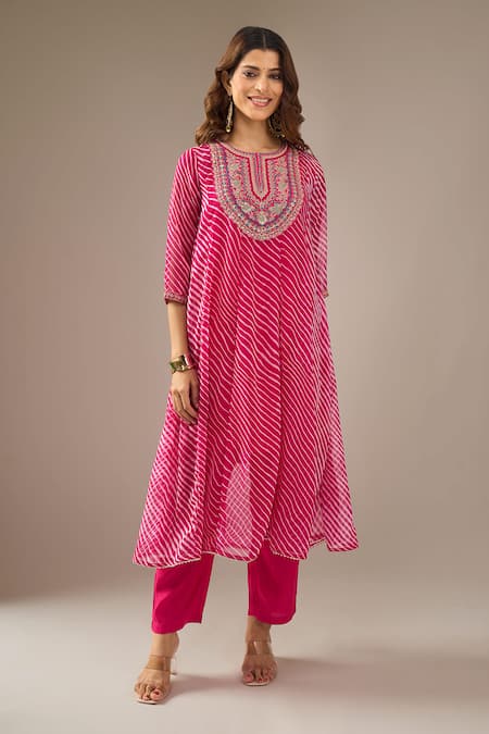 Samyukta Singhania_Fuchsia Georgette, Shantoon, Chiffon Embroidery, Zari, Leheriya Kurta Set _Online_at_Aza_Fashions
