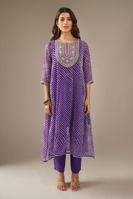 Samyukta Singhania_Purple Georgette, Shantoon, Chiffon Embroidery, Sequins Leheriya Kurta Set _Online_at_Aza_Fashions