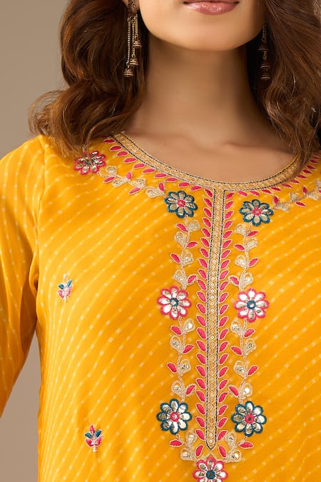 Samyukta Singhania_Mustard Georgette, Shantoon, Chiffon Embroidery, Zari, Mothra Tie-dye Kurta Set _Online_at_Aza_Fashions