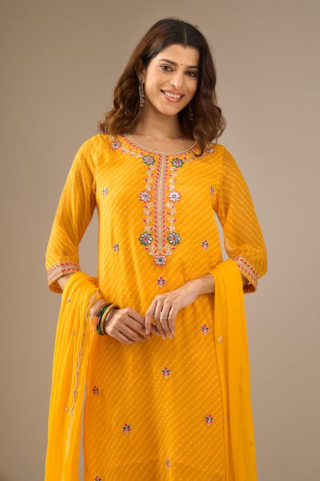 Samyukta Singhania_Mustard Georgette, Shantoon, Chiffon Embroidery, Zari, Mothra Tie-dye Kurta Set _at_Aza_Fashions