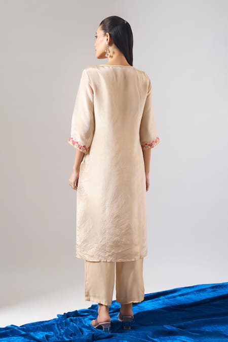 Samyukta Singhania Thread & Mirror Embroidered Kurta Set 