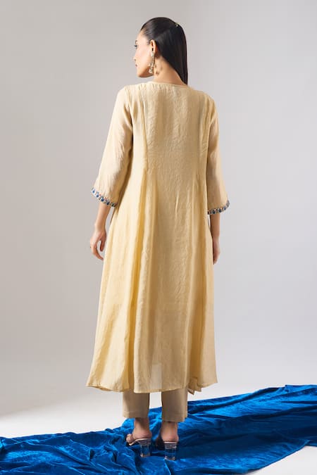 Samyukta Singhania Mul Chanderi Embroidered Kurta Set 