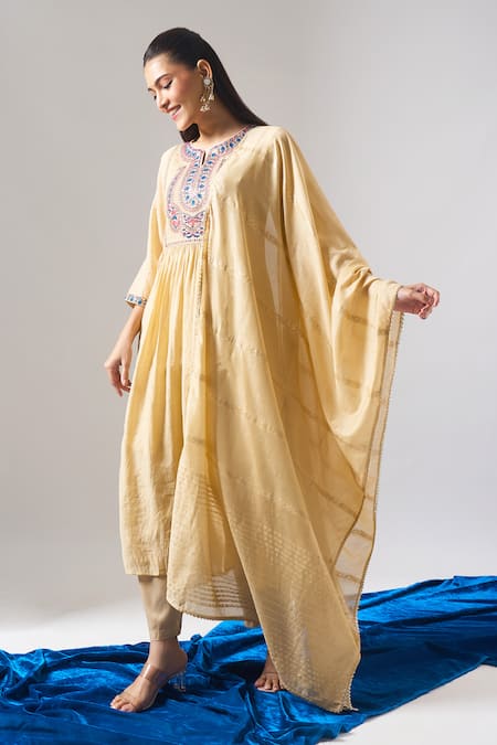 Samyukta Singhania Mul Chanderi Embroidered Kurta Set 