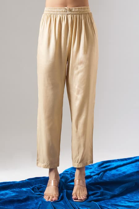 Samyukta Singhania_Beige Chanderi, Shantoon Embroidery, Sequins, Mirrors, Lace Mul Kurta Set _at_Aza_Fashions