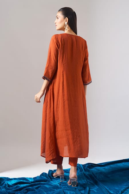 Samyukta Singhania Embroidered Mul Chanderi Kurta Set 