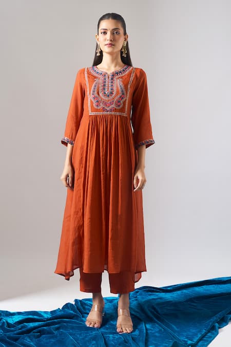 Buy_Samyukta Singhania_Rust Chanderi, Shantoon Embroidery, Sequins, Mirrors, Lace Round Mul Kurta Set _Online_at_Aza_Fashions