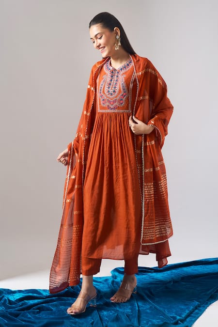 Samyukta Singhania Embroidered Mul Chanderi Kurta Set 
