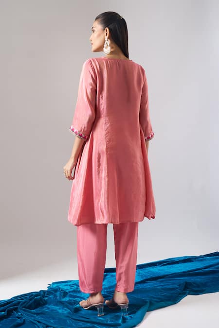 Samyukta Singhania Thread & Mirror Embroidered Kurta Set 