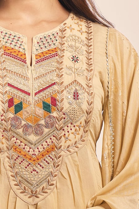 Shop_Samyukta Singhania_Beige Chanderi, Shantoon Embroidery, Sequins, Lace Sweetheart Mul Anarkali Set _Online_at_Aza_Fashions