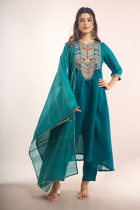 Samyukta Singhania Mul Chanderi Embroidered Kurta Set 