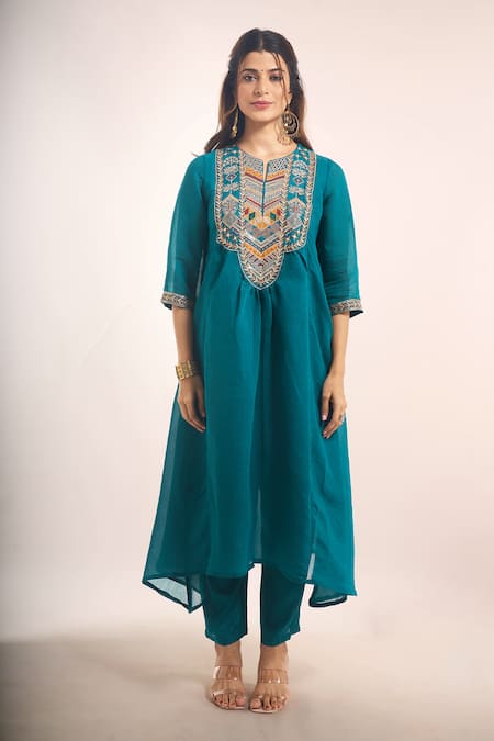 Samyukta Singhania_Teal Chanderi, Shantoon Embroidery, Sequins, Zari, Lace Round Mul Kurta Set _at_Aza_Fashions