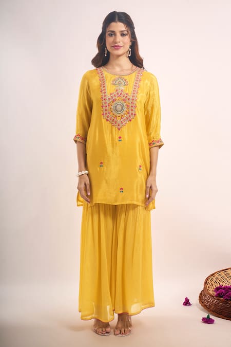 Samyukta Singhania_Yellow Tissue, Chinon, Silk, Chiffon Embroidery, Zari, Thread And Kurta Set _Online_at_Aza_Fashions