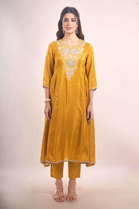 Buy_Samyukta Singhania_Mustard Tissue, Shantoon, Chiffon Embroidery, Sequins, Lace Shimmer Kurta Set _Online_at_Aza_Fashions