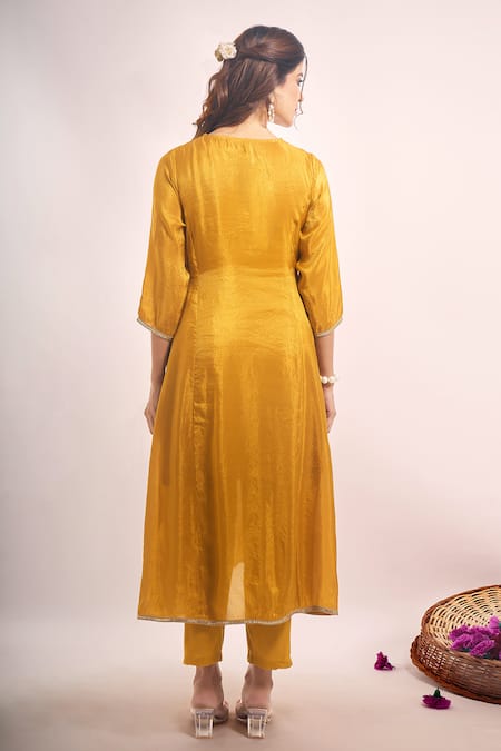 Samyukta Singhania Shimmer Tissue Embroidered Kurta Set 