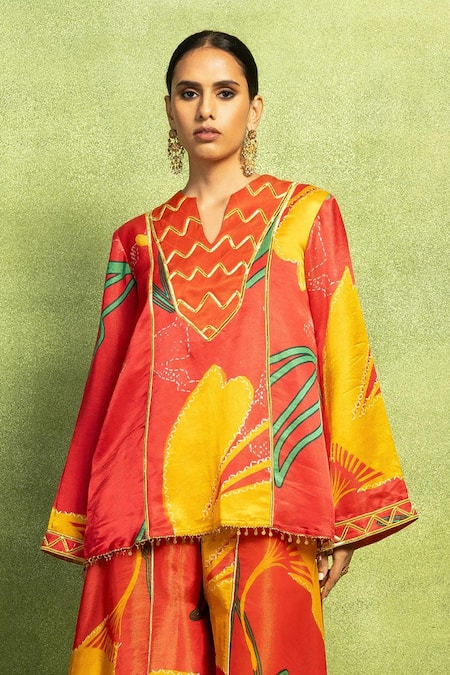 Vedika M_Red Tissue, Satin, Linen, Silk Abstract Floral Print Kurta And Flared Pant Set _Online_at_Aza_Fashions