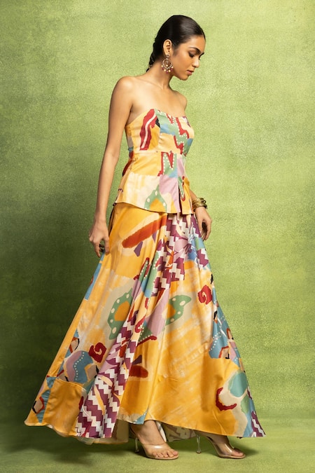 Vedika M Multi Color Lycra Bandeau Neck Abstract Print Off-shoulder Top And Skirt Set at Aza Fashions Vedika M_Multi Color Lycra Bandeau Neck Abstract Print Off-shoulder Top And Skirt Set _at_Aza_Fashions