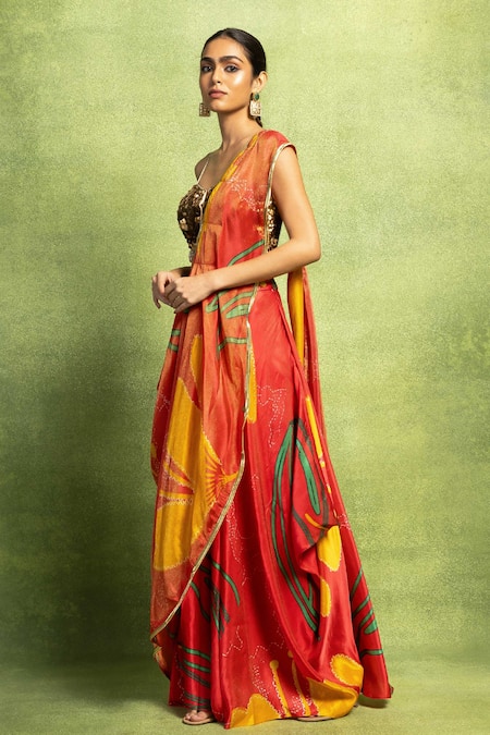 Vedika M_Red Tissue, Silk Abstract Floral Print Pre-stitched Saree And Blouse Set _at_Aza_Fashions