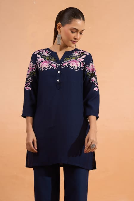 Buy_Naintara Bajaj_Navy Embroidery Split V-neck Kurta 