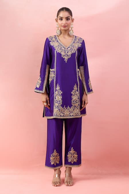 Shop_Surbhi Shah_Purple Embroidery, Metallic Thread, Zari V-neck Phool Bagh Kurta Set _Online_at_Aza_Fashions