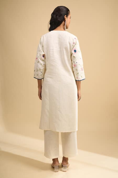 Naintara Bajaj Floral Embroidered Linen Kurta & Pant Set 
