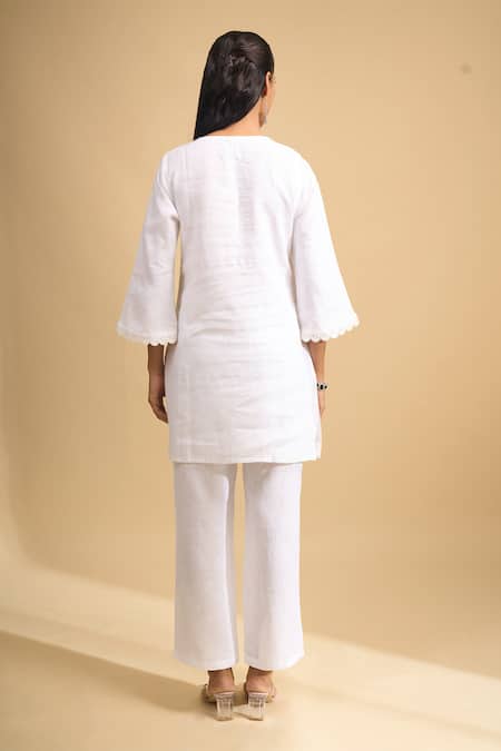 Naintara Bajaj Embroidered Linen Kurta & Pant Set 