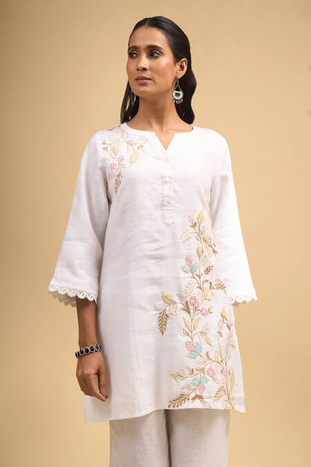 Naintara Bajaj_Off White Linen Embroidery Split V-neck Kurta And Pant Set _at_Aza_Fashions