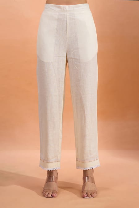 Naintara Bajaj_Cream Linen Embroidery, Lace Split V-neck Floral Scallop Kurta And Pant Set _at_Aza_Fashions