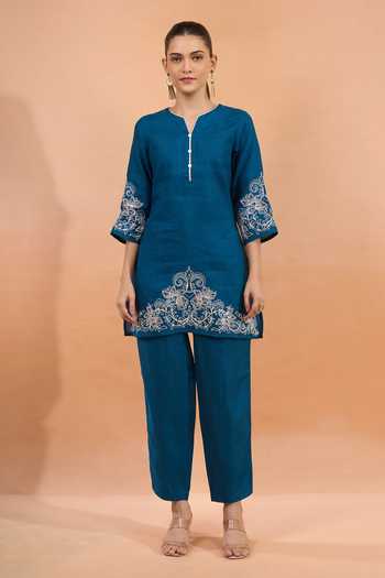 Khwaab By Sanjana Lakhani Blue Linen Embroidery V-neck Kurta And Pant Set Online at Aza Fashions Khwaab By Sanjana Lakhani_Blue Linen Embroidery V-neck Kurta And Pant Set _Online_at_Aza_Fashions