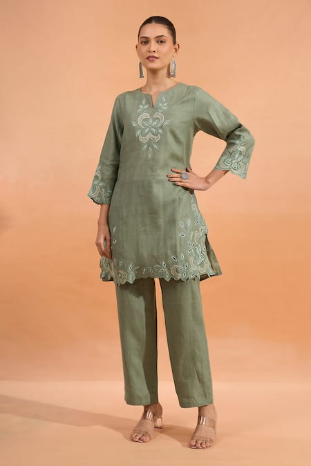 Naintara Bajaj Linen Embroidered Kurta & Pant Set 