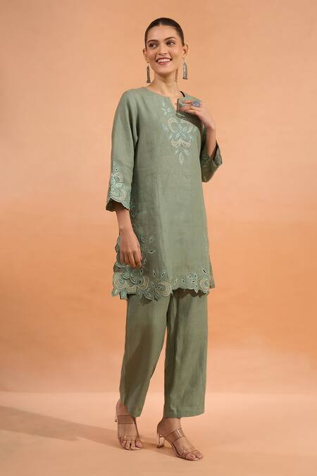 Buy_Naintara Bajaj_Green Linen Embroidery, Cut Work Split V-neck Kurta And Pant Set _Online_at_Aza_Fashions