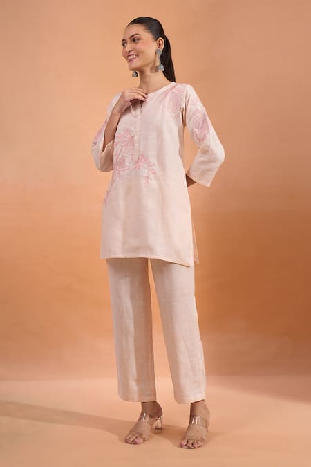 Buy_Naintara Bajaj_Coral Linen Embroidery Split V-neck Kurta And Pant Set _Online_at_Aza_Fashions