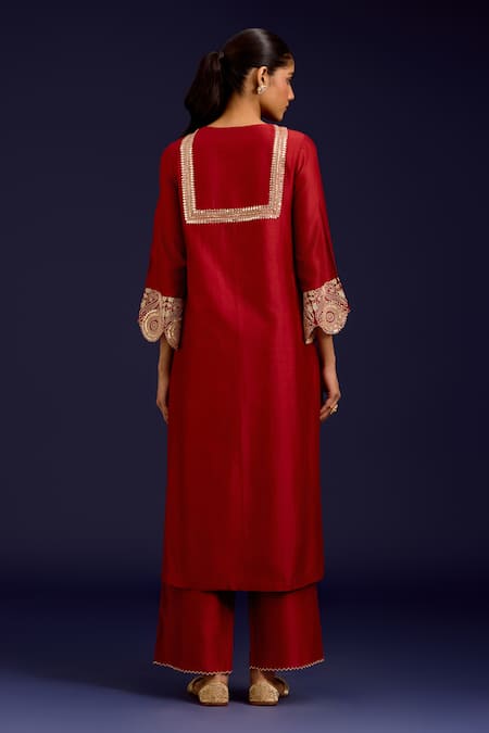 Devnaagri Chanderi Embroidered Kurta Set 