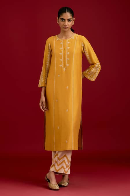 Devnaagri Mustard Chanderi , Shantoon, Organza Embroidery, Dori Kurta Set Online at Aza Fashions Devnaagri_Mustard Chanderi , Shantoon, Organza Embroidery, Dori Kurta Set _Online_at_Aza_Fashions