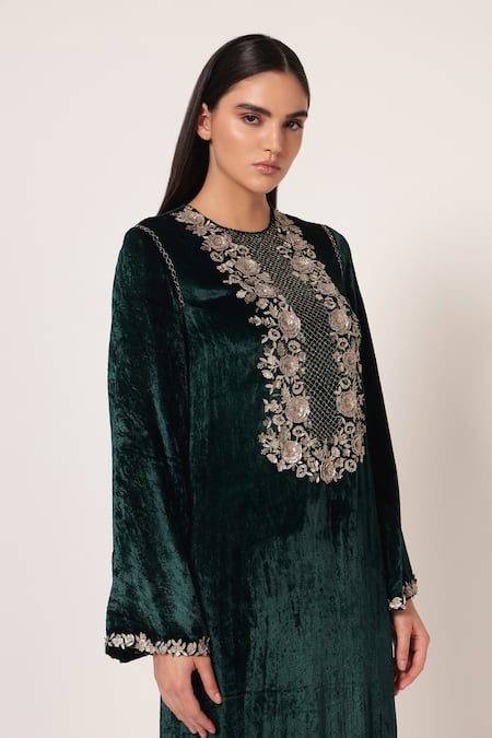 Buy_Namrata Joshipura_Emerald Green Velvet Embroidery, Sequins Round Timeless Bloom Yoke Long Kaftan 
