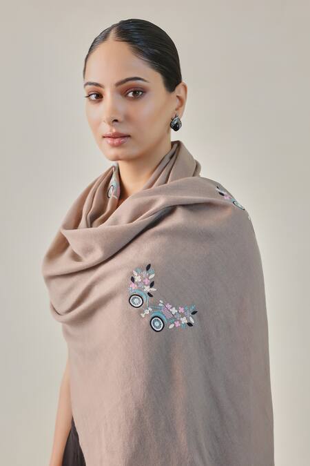 SHAZA Beige Zuni Contrast Embroidered Pashmina Stole Online at Aza Fashions SHAZA_Beige Zuni Contrast Embroidered Pashmina Stole _Online_at_Aza_Fashions