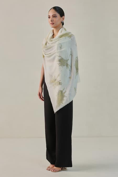 Shop SHAZA Ivory Loona Supernova Explosion Swarovski Work Stole at Aza Fashions Shop_SHAZA_Ivory Loona Supernova Explosion Swarovski Work Stole _at_Aza_Fashions