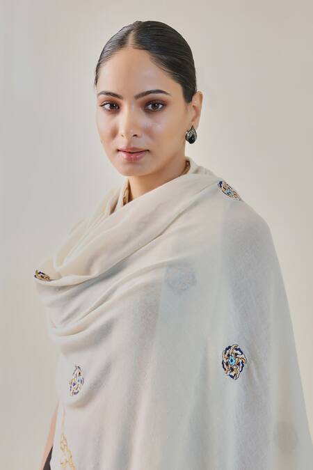 SHAZA Ivory Norhan Floral Embroidered Pashmina Stole Online at Aza Fashions SHAZA_Ivory Norhan Floral Embroidered Pashmina Stole _Online_at_Aza_Fashions