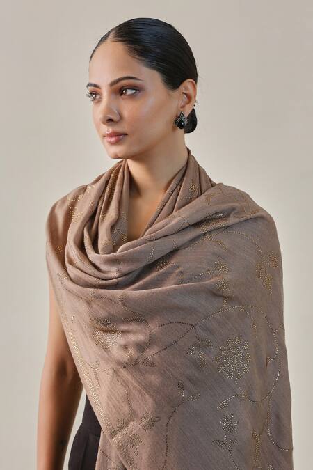 SHAZA_Beige Era Of Zaywar Jaal Hand Embellished Stole _Online_at_Aza_Fashions